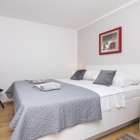 Apartman Mara Krk Town Bagian luar foto