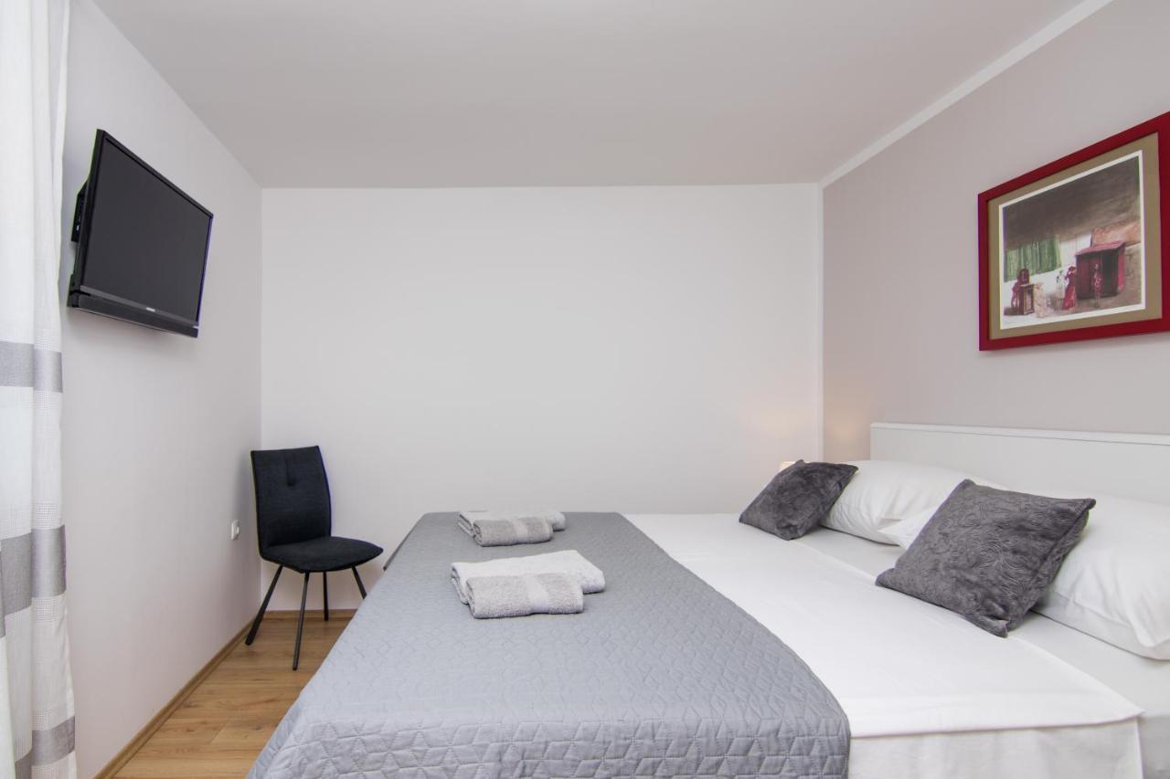 Apartman Mara Krk Town Bagian luar foto
