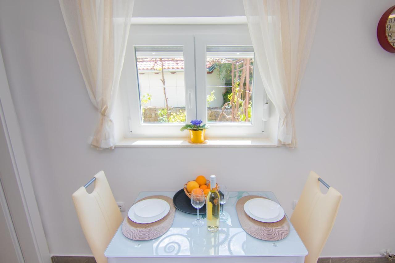 Apartman Mara Krk Town Bagian luar foto